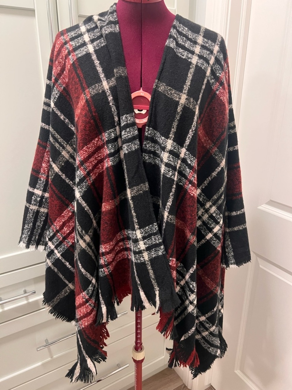 NWOT Plaid Poncho Sweater Cardigan Knitted Tassel Open Front Shawl Cape One Size